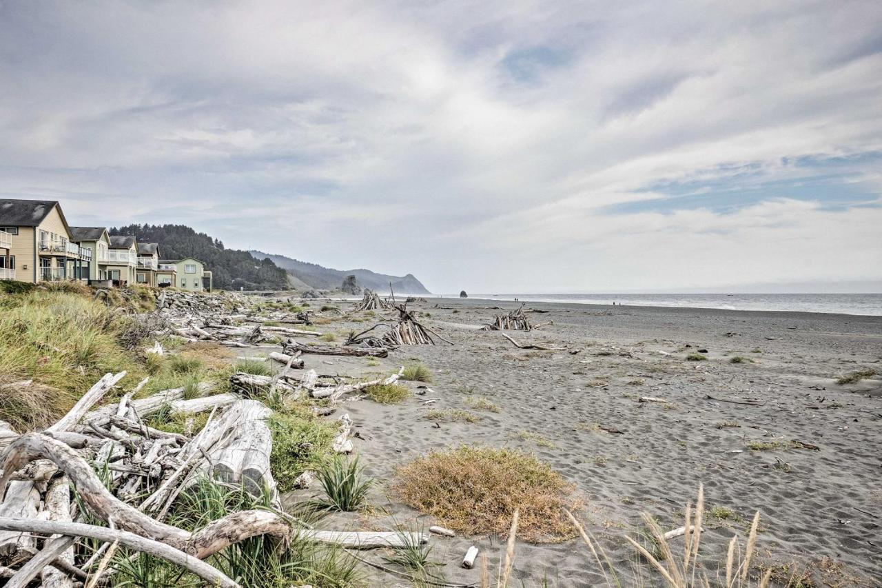 Quiet Waterfront Escape With Hot Tub And Beach Access! Gold Beach Exterior foto
