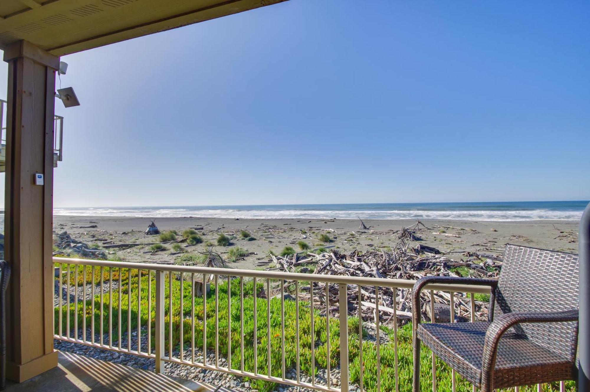 Quiet Waterfront Escape With Hot Tub And Beach Access! Gold Beach Exterior foto