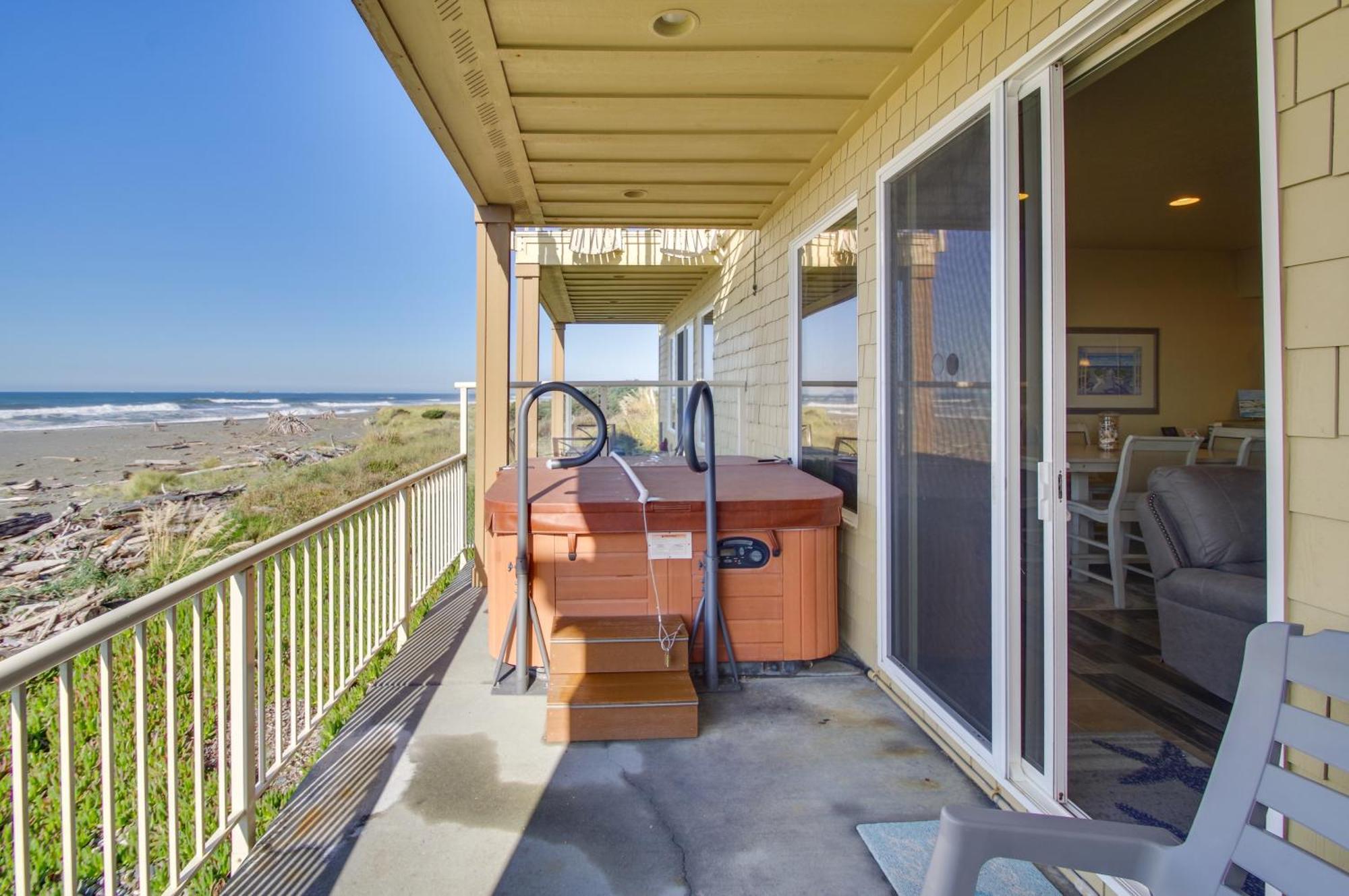 Quiet Waterfront Escape With Hot Tub And Beach Access! Gold Beach Exterior foto