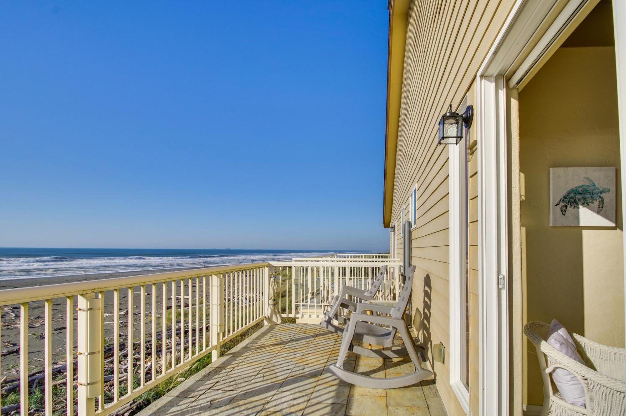 Quiet Waterfront Escape With Hot Tub And Beach Access! Gold Beach Exterior foto
