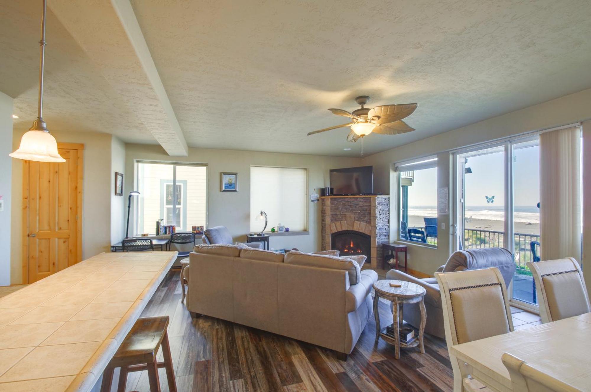 Quiet Waterfront Escape With Hot Tub And Beach Access! Gold Beach Exterior foto